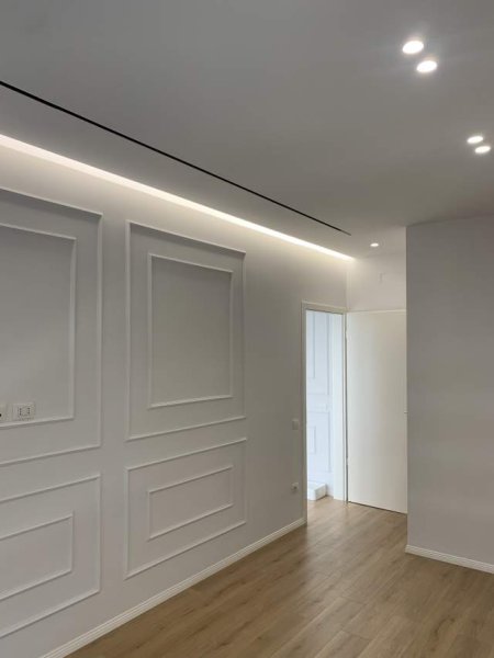 Tirane, jepet me qera apartament 2+1 Kati 5, 92 m² 500 Euro (Frosinina Plaku)