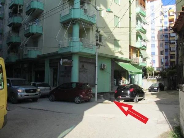 Fier, Shitet Garazh/Bodrum me siperfaqe 432 m², Cmimi Referues 14.000.000 Leke, (Lagjja “Konferenca e Pezes”)