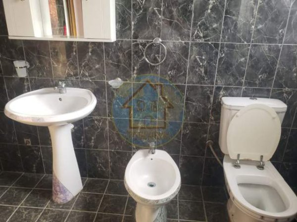 Tirane, jepet me qera shtepi 2+1+A+BLK Kati 2, 100 m² 39.000 Leke (fusha aviacionit)