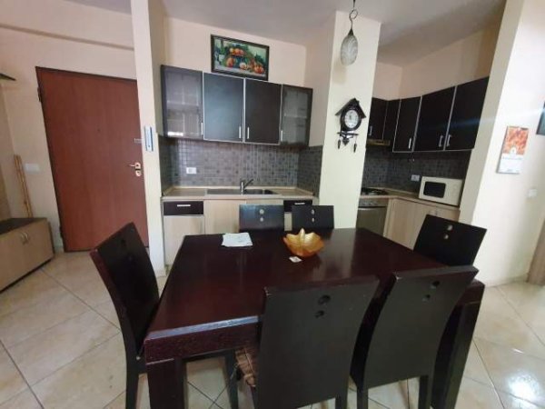 Tirane, jepet me qera apartament 2+1+BLK Kati 2, 100 m² 450 Euro (Rruga Kavajes)