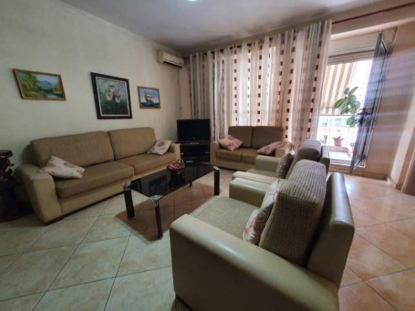 Tirane, jepet me qera apartament 2+1+BLK Kati 2, 100 m² 450 Euro (Rruga Kavajes)