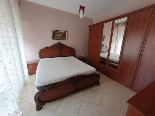 Tirane, jepet me qera apartament 2+1+BLK Kati 2, 100 m² 450 Euro (Rruga Kavajes)