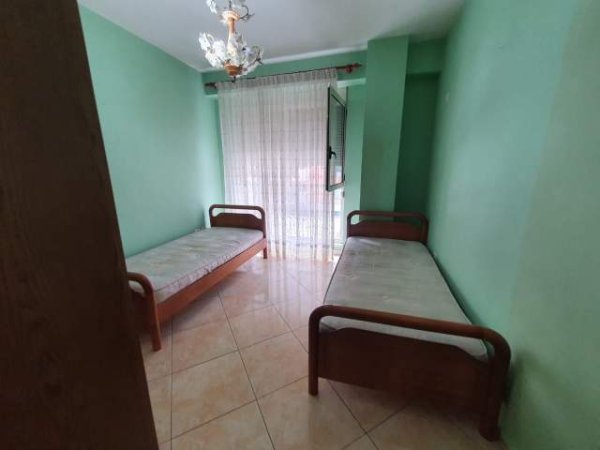 Tirane, jepet me qera apartament 2+1+BLK Kati 2, 100 m² 450 Euro (Rruga Kavajes)