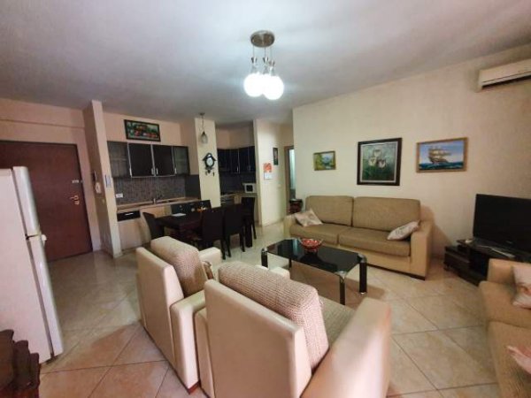 Tirane, jepet me qera apartament 2+1+BLK Kati 2, 100 m² 450 Euro (Rruga Kavajes)
