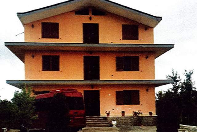 Kruje, shitet Toke Are (2000 m2), Truall (500 m2) dhe Ndertese (158 m2) 7.260.000 Leke (Fshati Hasan)