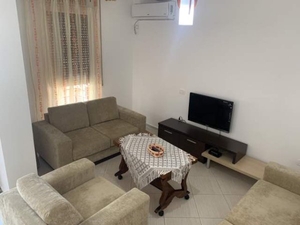 Tirane, jepet me qera apartament 2+1+BLK Kati 3, 95 m² 450 Euro (Shkolla e Kuqe)
