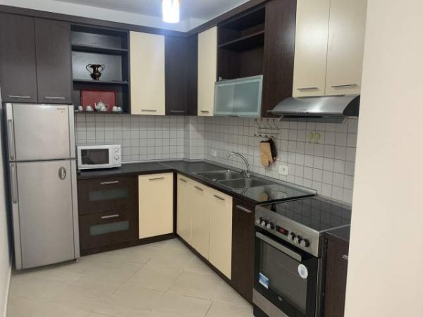Tirane, jepet me qera apartament 2+1+BLK Kati 3, 95 m² 450 Euro (Shkolla e Kuqe)
