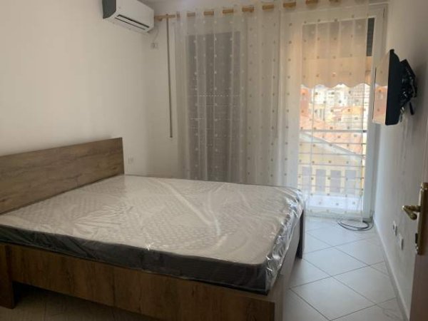 Tirane, jepet me qera apartament 2+1+BLK Kati 3, 95 m² 450 Euro (Shkolla e Kuqe)