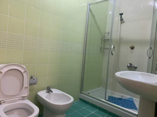 Tirane, jepet me qera apartament 2+1+BLK Kati 3, 95 m² 450 Euro (Shkolla e Kuqe)
