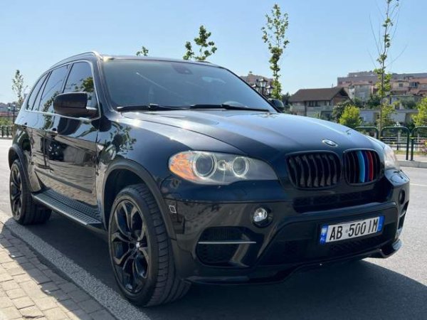 Tirane, jap me qera xhip BMW X5 Viti 2012,