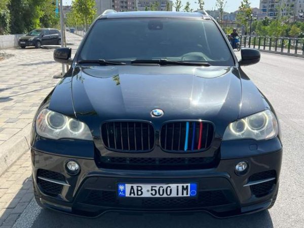 Tirane, jap me qera xhip BMW X5 Viti 2012,