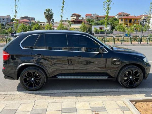 Tirane, jap me qera xhip BMW X5 Viti 2012,