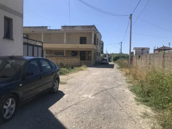 Durres, Shitet Truall dhe Ndertese 53 m², Cmimi Reference 3,300,000 Leke (Stacioni Xhafzotaj)