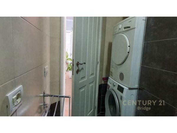 Tirane, jepet me qera apartament 2+1 Kati 5, 70 m² 450 Euro (Petro Korcari)