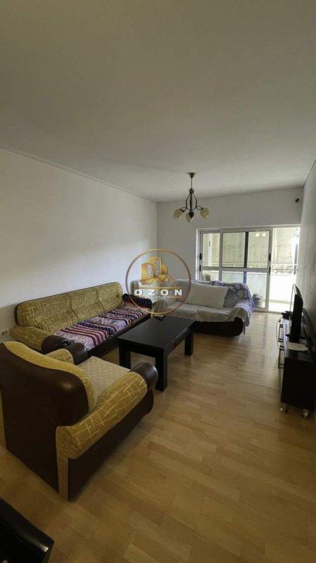 Tirane, jepet me qera apartament 1+1+BLK Kati 9, 74 m² 330 Euro (Komuna e Parisit)