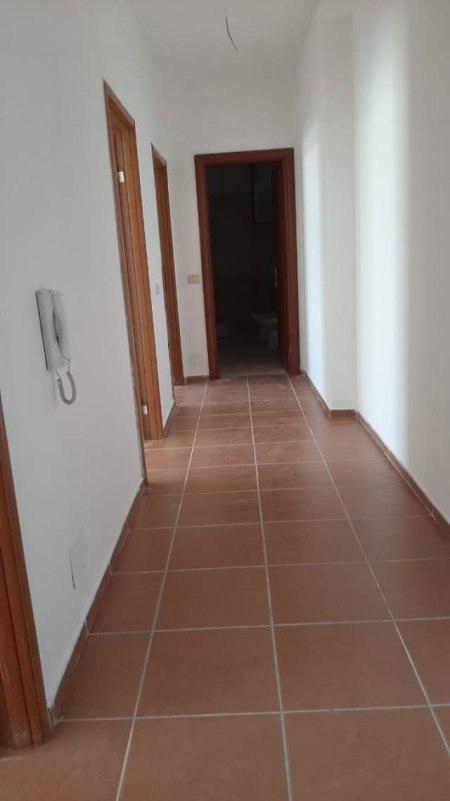 Tirane, shes apartament 2+1 Kati 8, 115 m² 83.000 Euro (Pallatet Cabej)