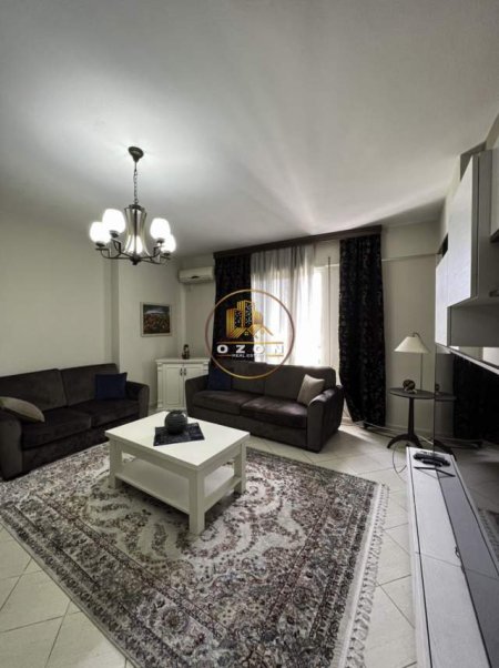 Tirane, jepet me qera apartament 2+1+BLK Kati 9, 140 m² 500 Euro (Rruga e Kavajes)