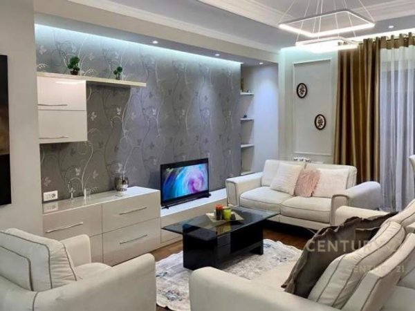Tirane, jepet me qera 2+1 Kati 7, 110 m² 800 Euro