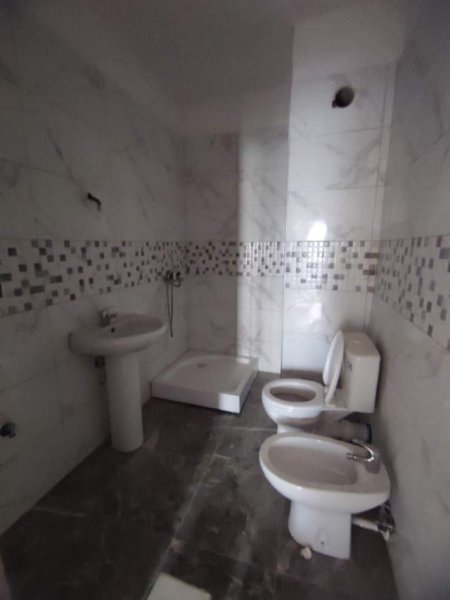 Tirane, jepet me qera apartament 1+1+BLK Kati 3, 67 m² 300 Euro (NDRE MJEDA)