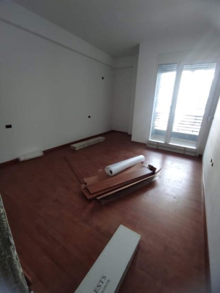 Tirane, jepet me qera apartament 1+1+BLK Kati 3, 67 m² 300 Euro (NDRE MJEDA)