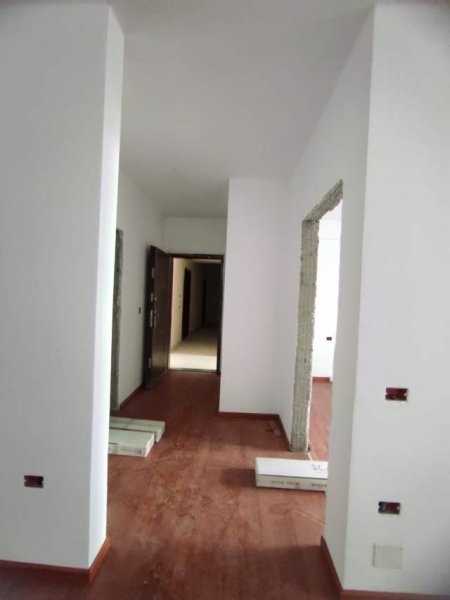 Tirane, jepet me qera apartament 1+1+BLK Kati 3, 67 m² 300 Euro (NDRE MJEDA)