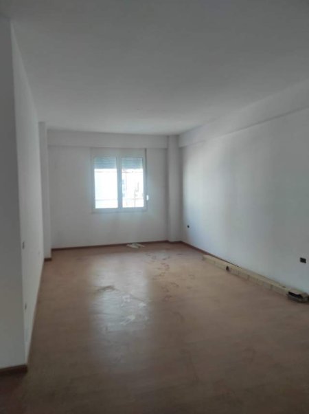 Tirane, jepet me qera apartament 1+1+BLK Kati 3, 67 m² 300 Euro (NDRE MJEDA)