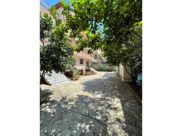 Tirane, jepet me qera apartament 2+1+BLK 100 m² 270 Euro (5 maji)