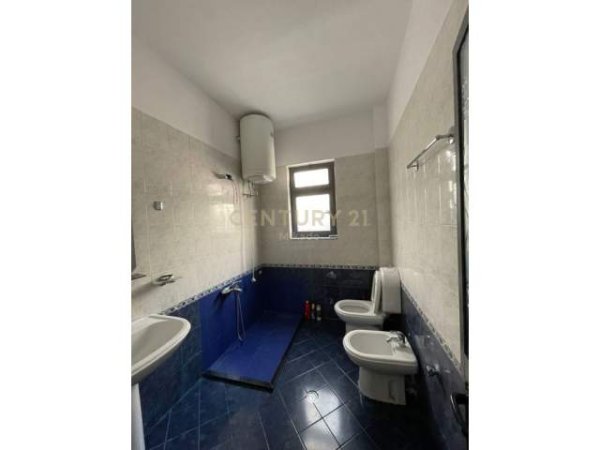 Tirane, jepet me qera apartament 2+1+BLK 100 m² 270 Euro (5 maji)