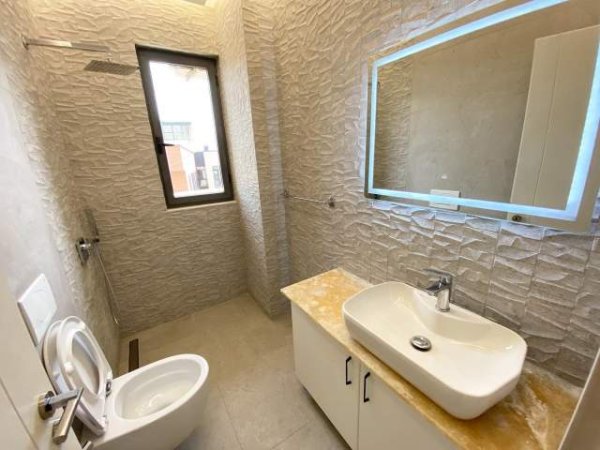 Tirane, jepet me qera apartament 3+1+BLK Kati 10, 150 m² 800 Euro (Rruga e kosovareve)