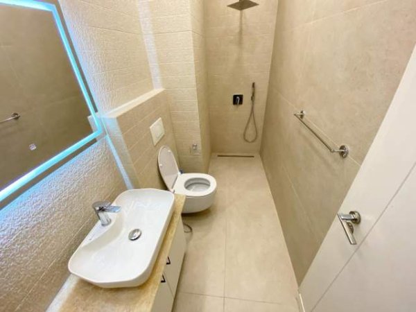Tirane, jepet me qera apartament 3+1+BLK Kati 10, 150 m² 800 Euro (Rruga e kosovareve)