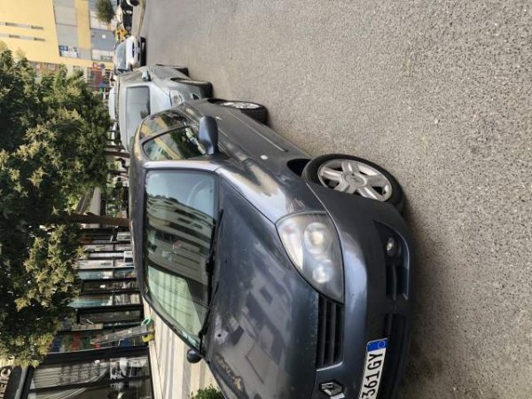 Tirane, shes makine Renault clio Viti 2007, 2.200 Euro