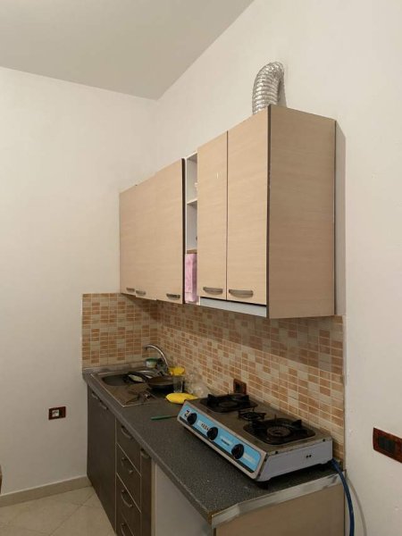 Tirane, ndarje qeraje apartament Kati 1, 7500 Leke (Rruga Albanopoli)