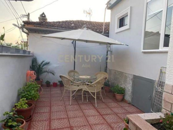 Korce, shitet shtepi 1 Katshe 93 m² 86.000 Euro