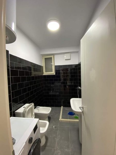 Tirane, jepet me qera apartament 2+1 Kati 4, 92 m² 300 Euro