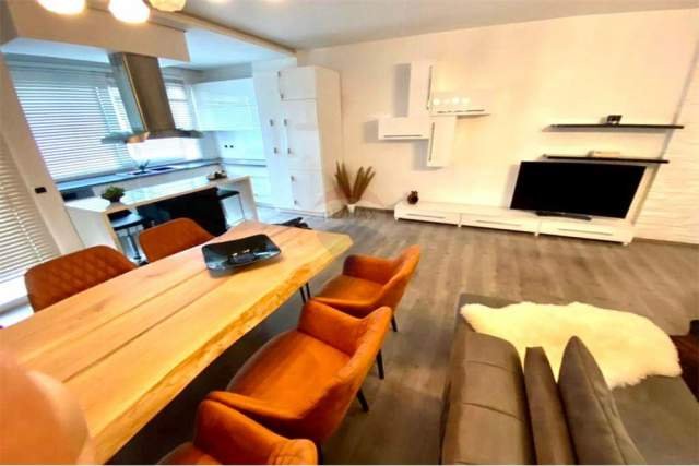 Tirane, jepet me qera apartament 2+1 Kati 5, 120 m² 900 Euro (KOMUNA PARISIT - Komuna e Parisit - Kristal Center)