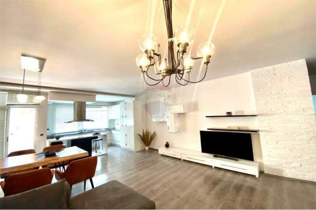 Tirane, jepet me qera apartament 2+1 Kati 5, 120 m² 900 Euro (KOMUNA PARISIT - Komuna e Parisit - Kristal Center)