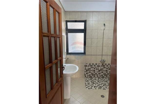 Tirane, jepet me qera apartament 2+1 Kati 3, 97 m² 300 Euro (Tek ish restorant Durresi)