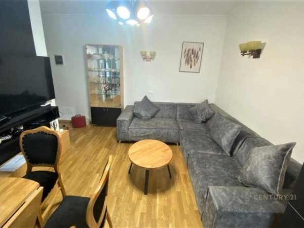 Tirane, jepet me qera apartament Kati 5, 85 m² 600 Euro (rr kavajes)