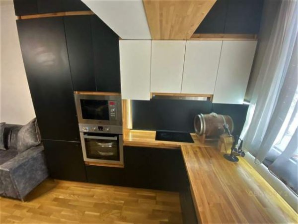 Tirane, jepet me qera apartament Kati 5, 85 m² 600 Euro (rr kavajes)