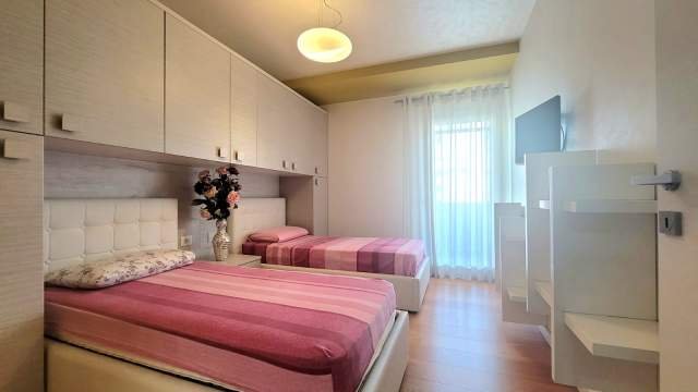 Tirane, jepet me qera apartament 4+1+A+BLK 240 m² 1.250 Euro (Myslym Shyri)