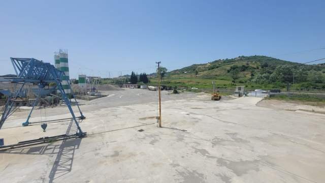 Shqiperi, jepet me qera ambjent biznesi Kati 1, 11.200 m² 7.000 Euro (Aksi Vore-Fushekruje)