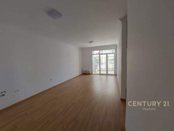 Tirane, jepet me qera apartament 2+1 Kati 2, 105 m² 400 Euro (Rruga e Dafinave Fusha e Aviacionit)