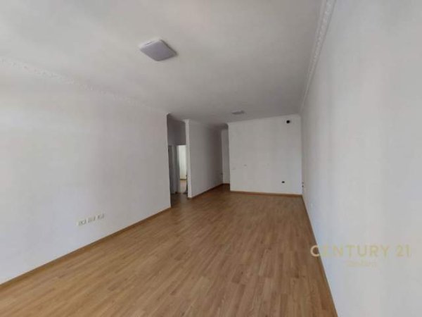 Tirane, jepet me qera apartament 2+1 Kati 2, 105 m² 400 Euro (Rruga e Dafinave Fusha e Aviacionit)