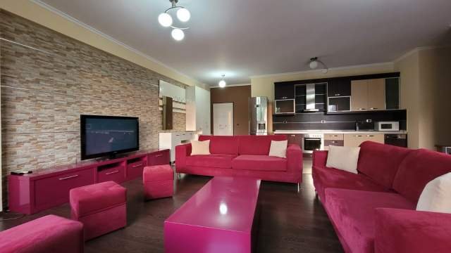Tirane, jepet me qera apartament 3+1 Kati 2, 140 m² 800 Euro (Kodra e Diellit)