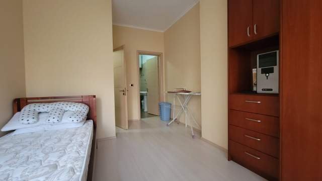 Tirane, jepet me qera apartament 3+1 Kati 2, 140 m² 800 Euro (Kodra e Diellit)