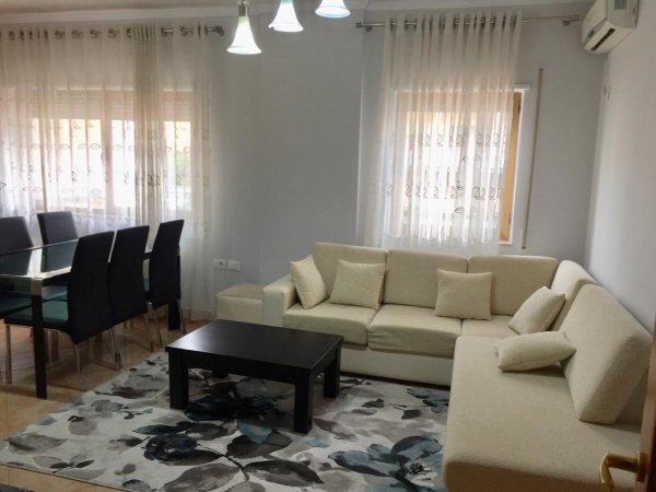 Apartament 2+1 me qera prane Qendres 600 euro