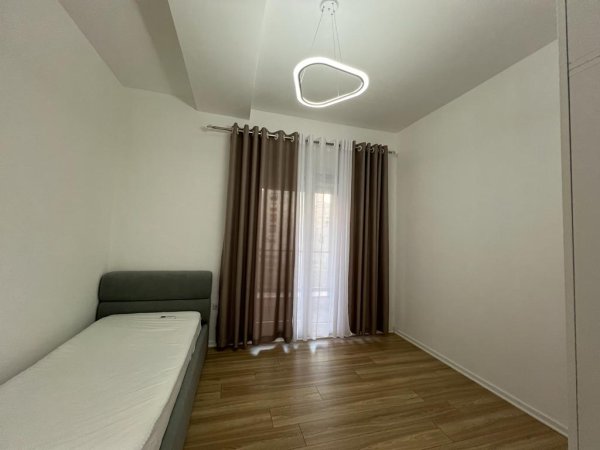 JEPET ME QERA APARTAMENT 3+1 750 EURO KOMPLEKSI KONTAKT