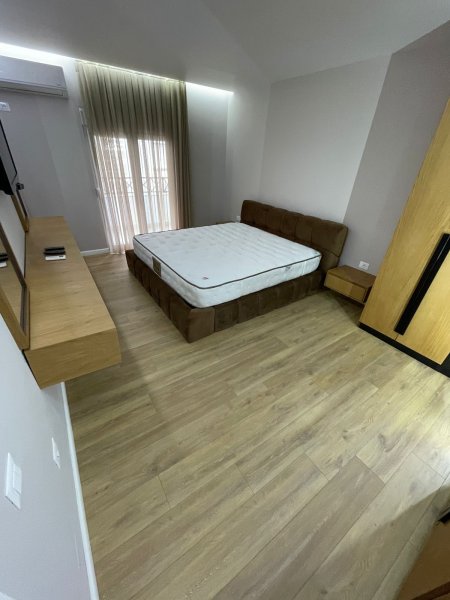 Ne qender te Tiranes ofrojme per shitje apartament 2+1