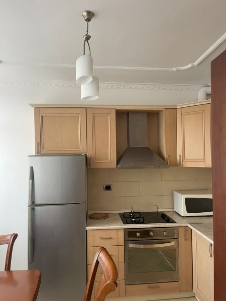 Apartament 1+1 me qera tek Medreseja 500 euro