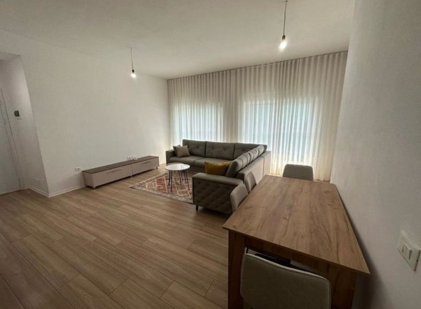 Shitet Apartament 2+1